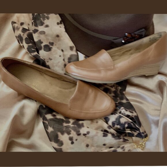 Aerosoles Classic Camel Pumps 8 M—Priced to go!  Half price! - Picture 3 of 7